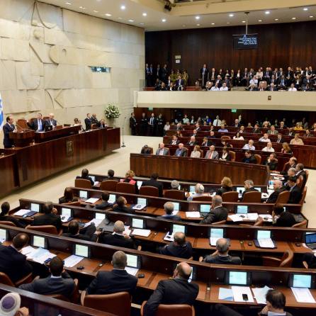 Al momento stai visualizzando Israele alle urne: Sfida a Netanyahu in un clima di forte incertezza politica